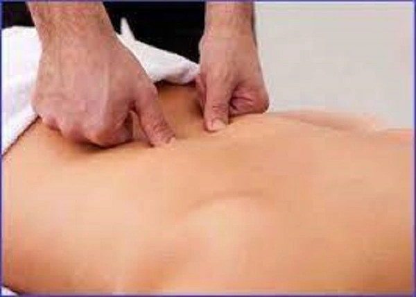 Massoterapia em São José (SC) com Vico Massagista e Quiropraxia. Profissional com mais de 30 anos de experiência em terapias e massagens, Vico Massagista oferece: quiropraxia, massagem terapêutica, massoterapia e ventosas para tratamento, alívio das dores e desconfortos em São José (SC).